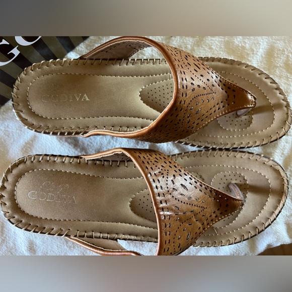 Lady Godiva tan sandals - Picture 2 of 6